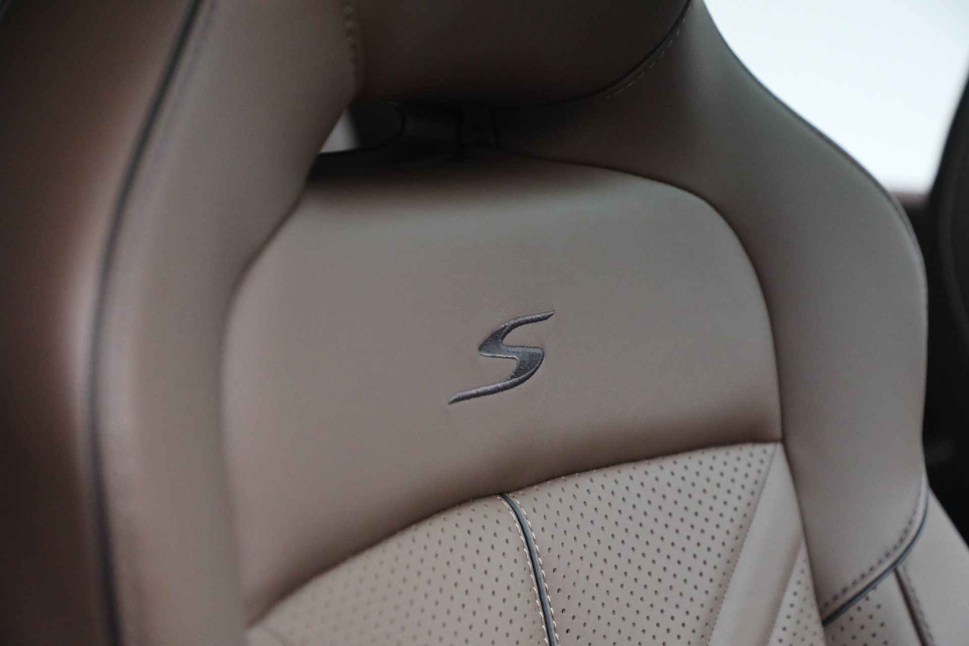 Used 2026 Aston Martin DBX 707 AWD/4WD image 29