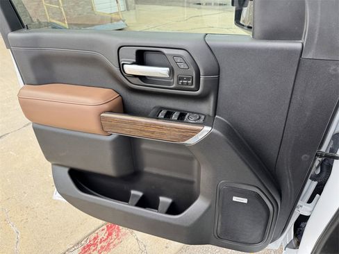 Used 2022 Chevrolet Silverado 2500 High Country w/ LPO, Hitch Package image 13