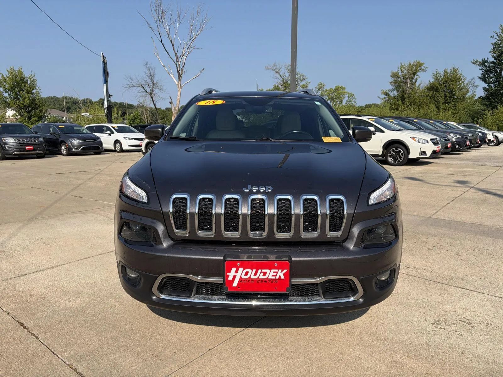 Used 2018 Jeep Cherokee Limited FWD image 2