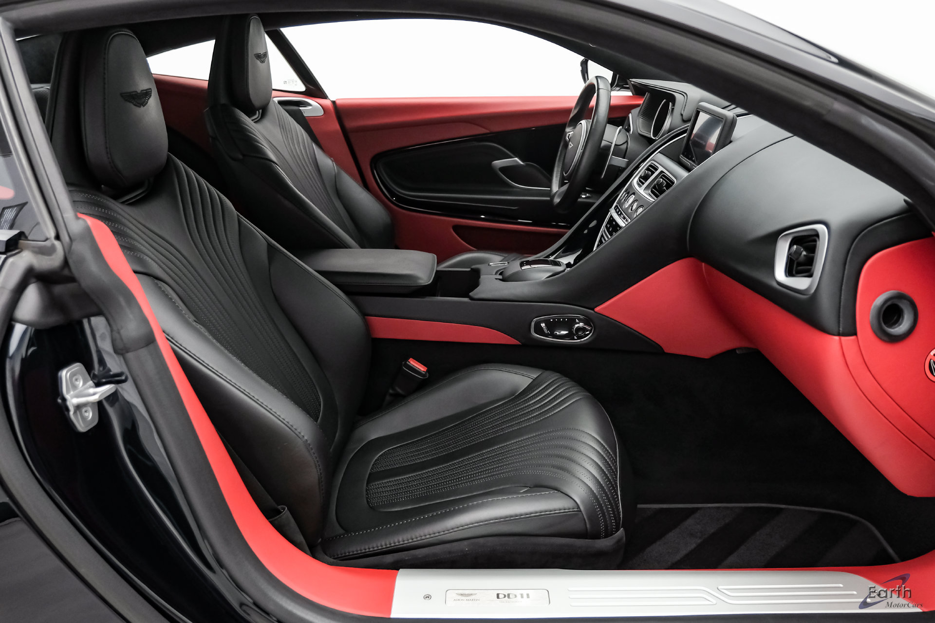 Used 2021 Aston Martin DB11 Coupe RWD image 43