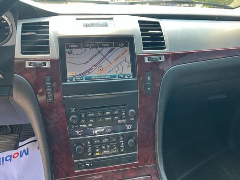 Used 2012 Cadillac Escalade ESV Luxury AWD/4WD image 12