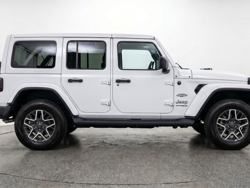Used 2025 Jeep Wrangler Unlimited Sahara AWD/4WD image 11