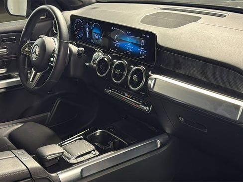 Used 2021 Mercedes-Benz GLB 250 4MATIC image 10