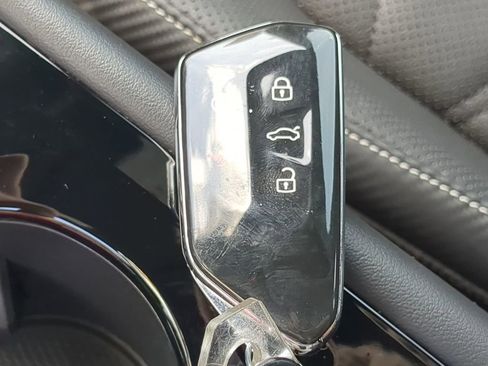 Used 2024 Volkswagen Atlas Cross Sport SE image 25