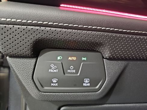 Used 2025 Volkswagen Atlas Cross Sport SEL Premium R-Line AWD/4WD image 28