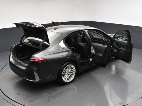 Used 2025 BMW 530i RWD image 25
