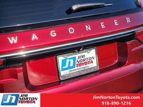 Used 2023 Jeep Wagoneer L Series III w/ Convenience Group I RWD image 12