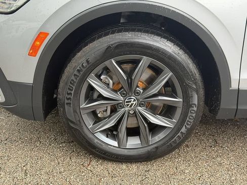 Used 2023 Volkswagen Tiguan SE FWD image 10