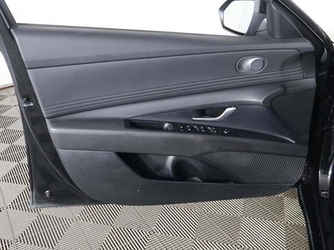Used 2025 Hyundai Elantra SEL FWD image 22