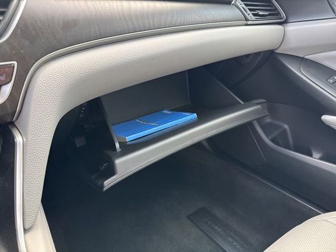 Used 2018 Honda Accord EX-L image 25