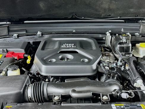 Used 2021 Jeep Wrangler Unlimited Sahara image 24