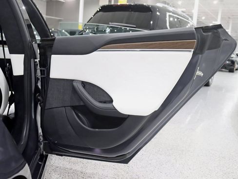 Used 2022 Tesla Model S image 38