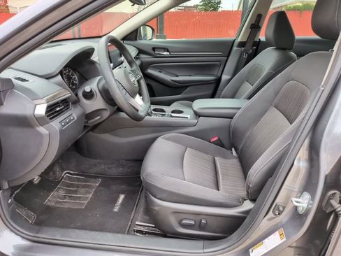 Used 2025 Nissan Altima 2.5 SV FWD image 14