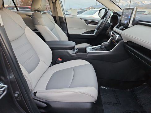 Used 2022 Toyota RAV4 XLE Premium image 34