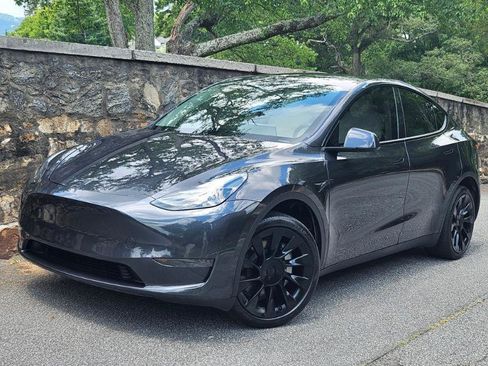 Used 2024 Tesla Model Y Long Range RWD image 5