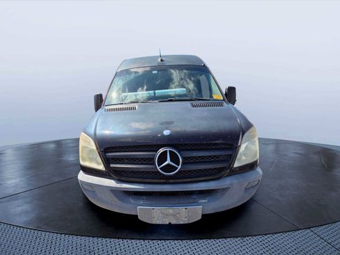 Used 2011 Mercedes-Benz Sprinter 2500 image 2