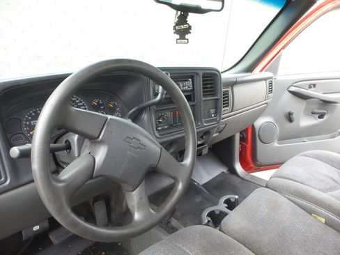 Used 2004 Chevrolet Silverado 1500 W/T image 38