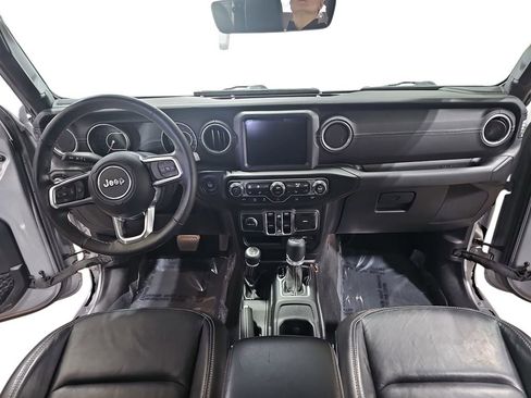 Used 2018 Jeep Wrangler Unlimited Sahara image 9