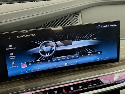 Used 2025 BMW i7 eDrive50 w/ Executive Package image 14