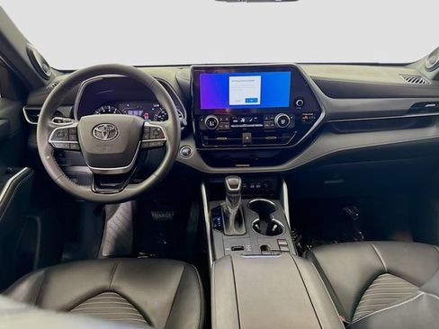 Used 2023 Toyota Highlander XSE FWD image 22