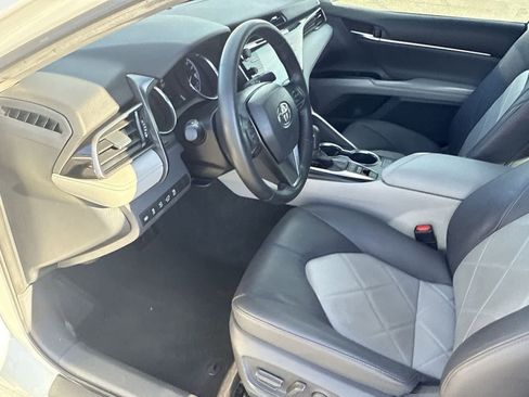 Used 2019 Toyota Camry XLE image 13