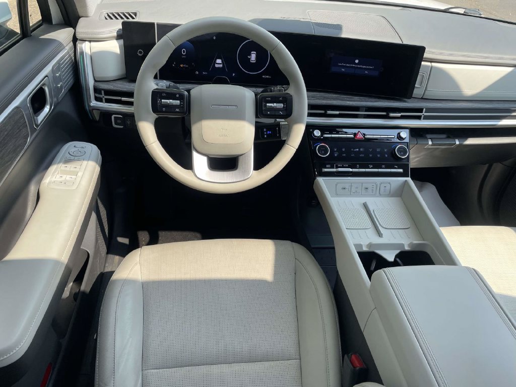Used 2024 Hyundai Santa Fe Limited FWD image 9