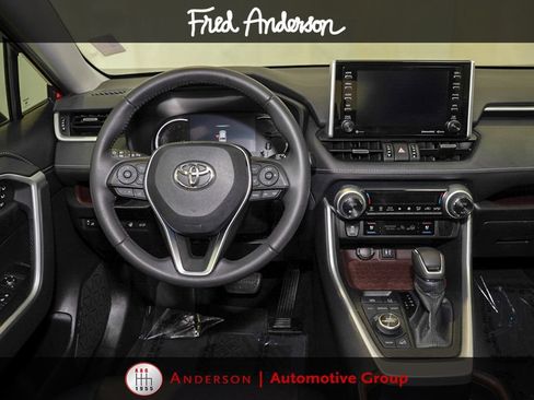 Used 2019 Toyota RAV4 Limited w/ Cold Weather Package AWD/4WD image 7