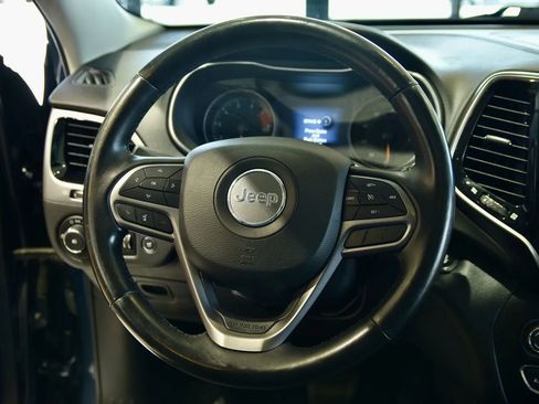 Used 2019 Jeep Cherokee Limited image 18