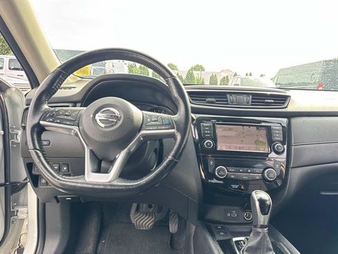 Used 2020 Nissan Rogue SV w/ Premium Package AWD/4WD image 10
