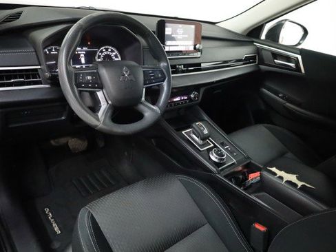 Used 2022 Mitsubishi Outlander ES image 8