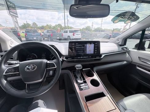 Used 2022 Toyota Sienna XLE w/ XLE Plus Package AWD/4WD image 23