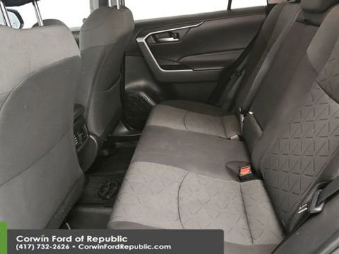 Used 2021 Toyota RAV4 XLE image 22