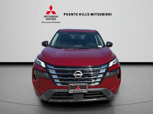 Used 2025 Nissan Rogue S AWD/4WD image 2