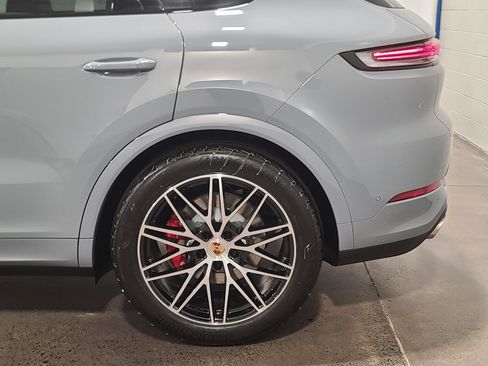 New 2026 Porsche Cayenne S image 35