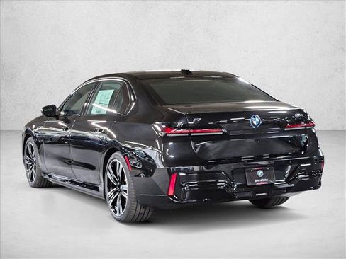 New 2026 BMW i7 M70 AWD/4WD image 6