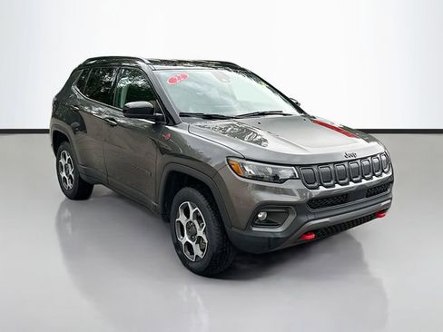 Used 2022 Jeep Compass Trailhawk w/ Trailhawk Convenience Group AWD/4WD image 3
