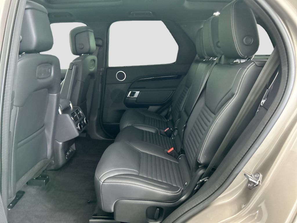 Certified 2025 Land Rover Discovery S AWD/4WD image 20