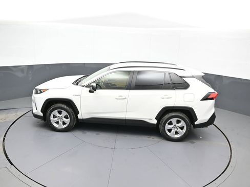 Certified 2020 Toyota RAV4 LE w/ All Weather Liner Package image 39