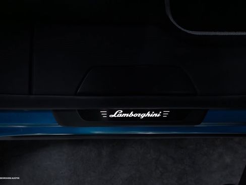 New 2025 Lamborghini Urus SE image 40