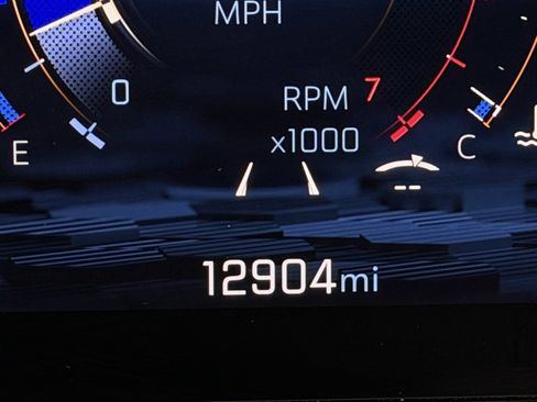 Used 2025 Chevrolet Suburban RST image 15