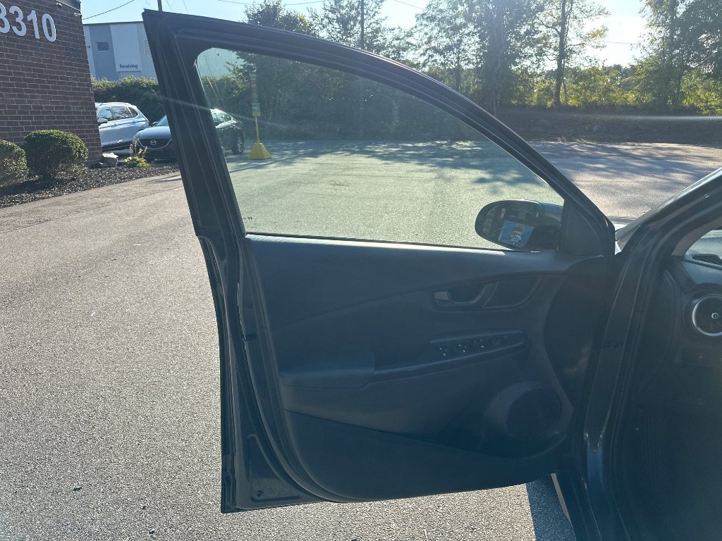 Used 2022 Hyundai Kona SEL FWD image 9