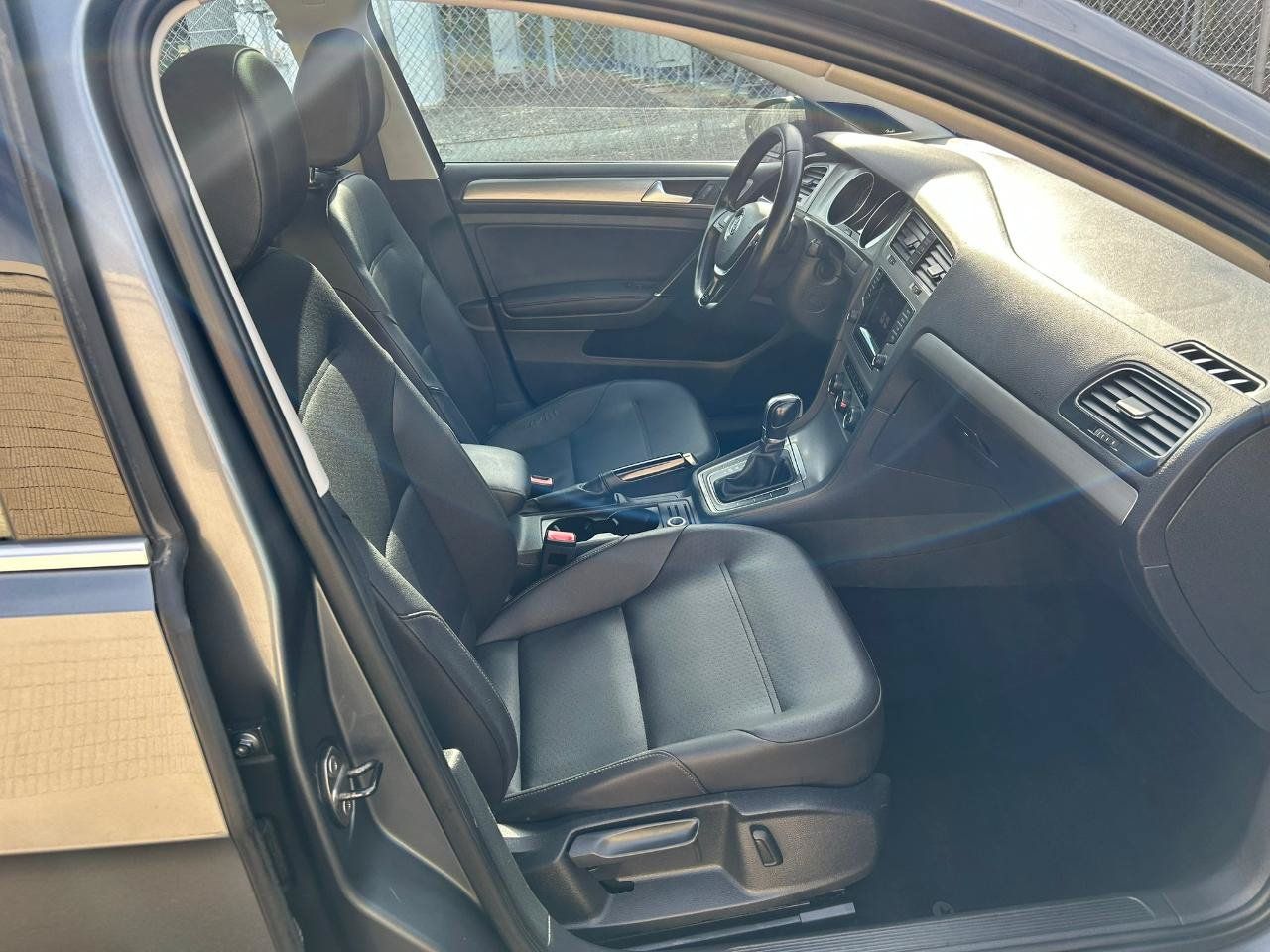 Used 2015 Volkswagen Golf TDI SE FWD image 17