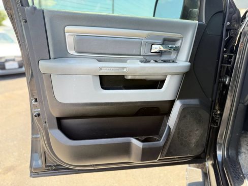 Used 2016 RAM 1500 Classic SLT AWD/4WD image 32