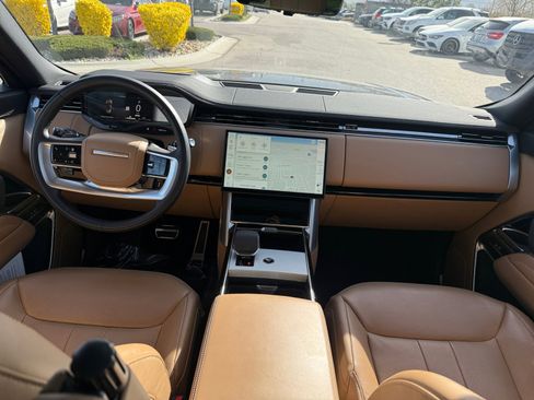 Used 2025 Land Rover Range Rover SE image 20