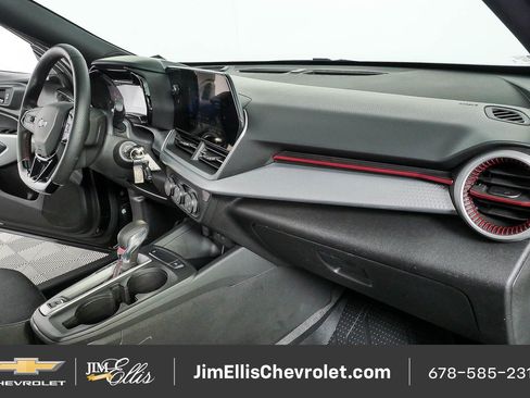 Certified 2025 Chevrolet Trax RS w/ Sunroof Package FWD image 21