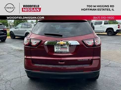 Used 2015 Chevrolet Traverse LT w/ Style and Technology Package FWD image 5