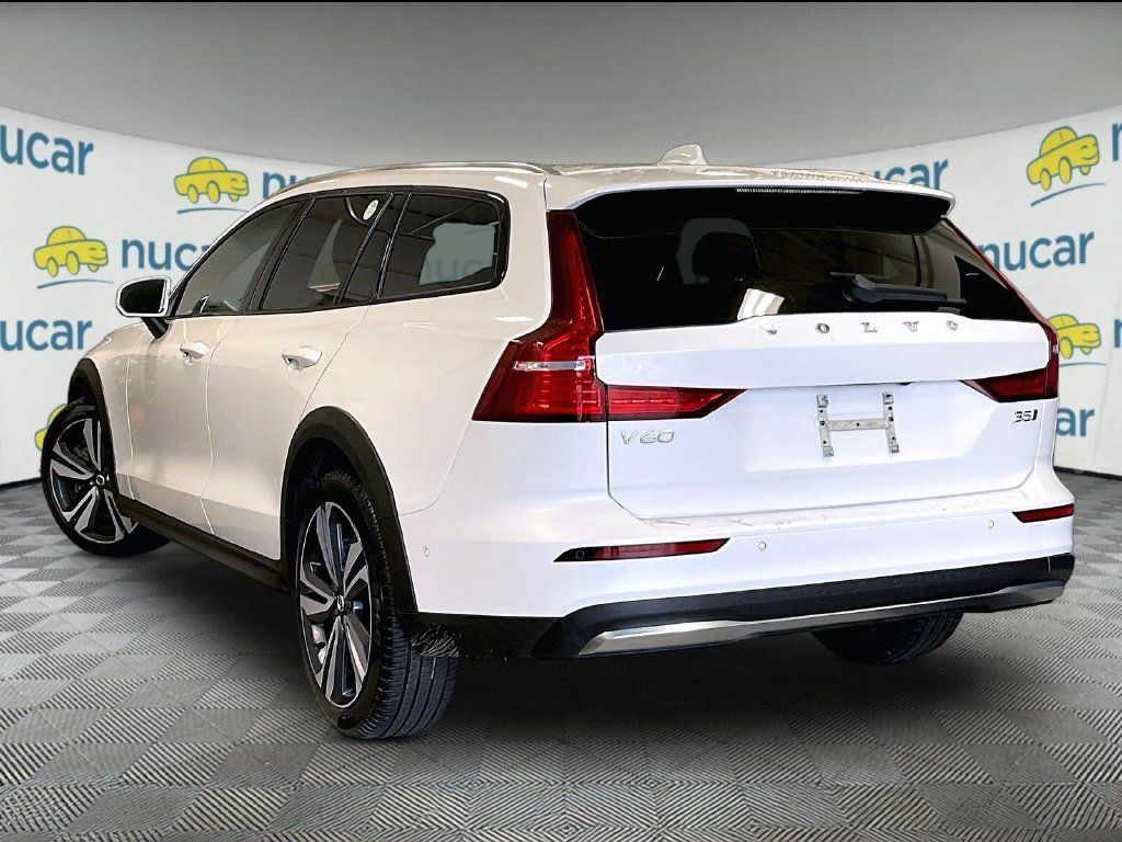Used 2025 Volvo V60 B5 Cross Country Plus AWD/4WD image 4