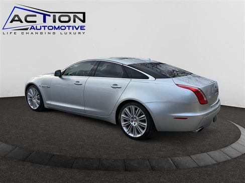 Used 2015 Jaguar XJ image 6