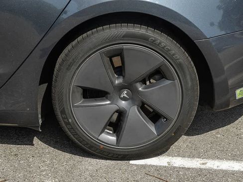Used 2023 Tesla Model 3 Standard Range image 11