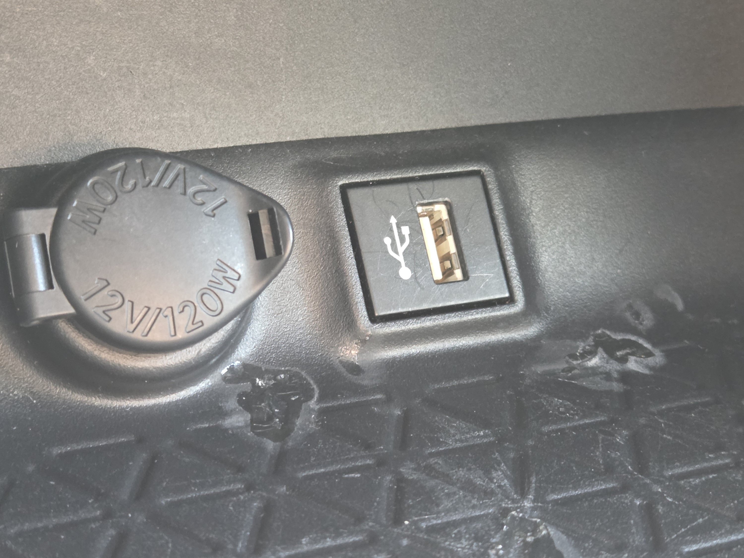 Used 2025 Toyota RAV4 XLE AWD/4WD image 16